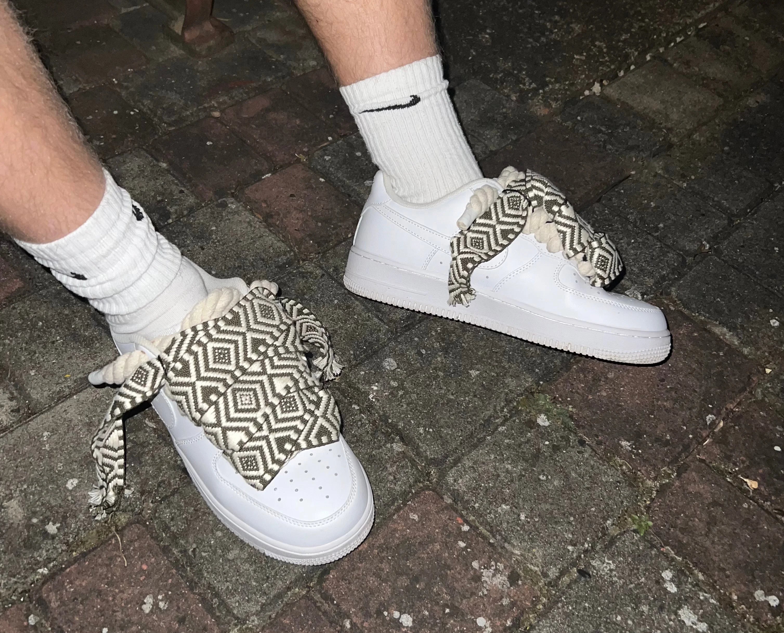 Nike air force 1 rope laces s over laces na dlažbě