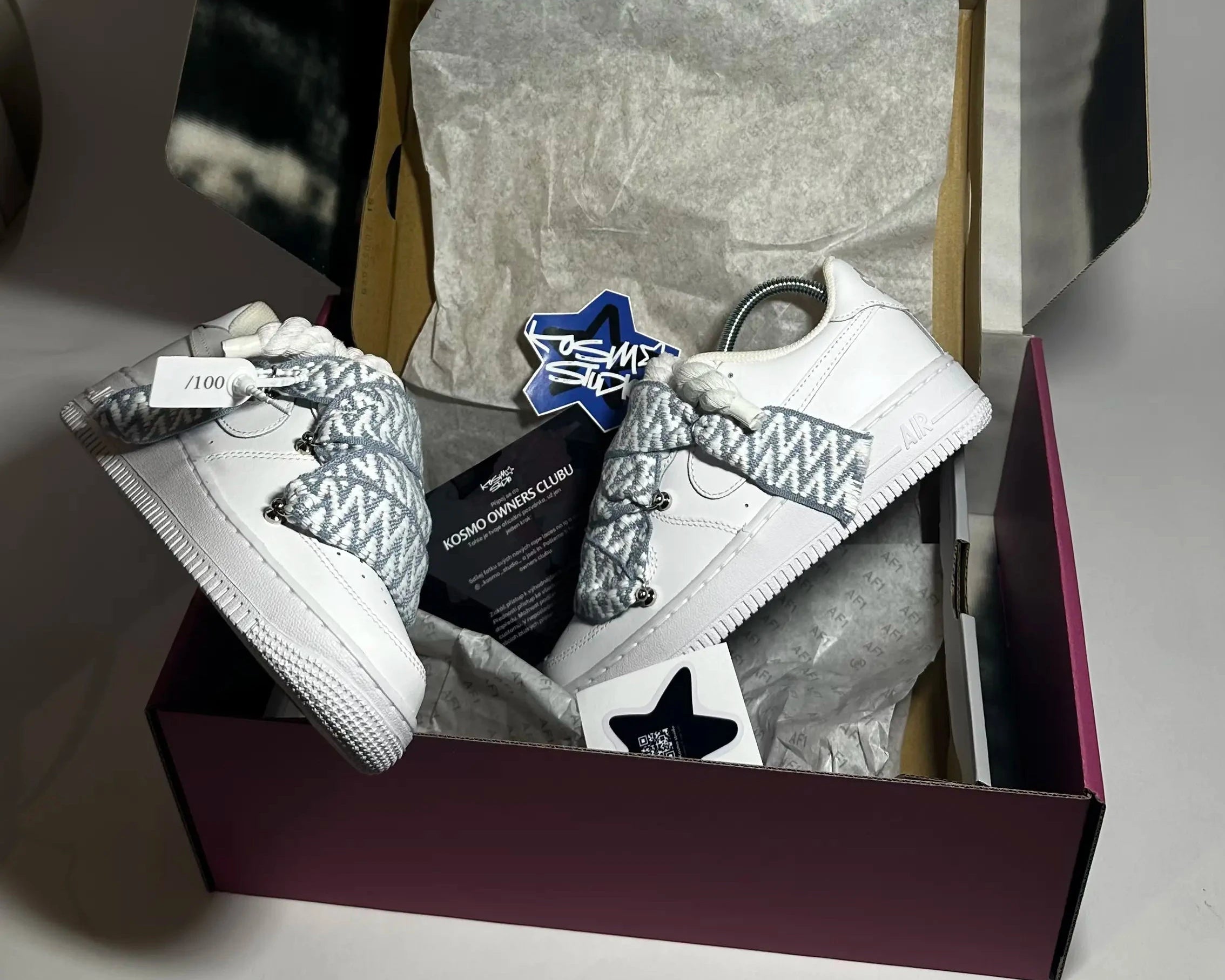 nike ir force 1 s over laces v Kosmo studio krabici