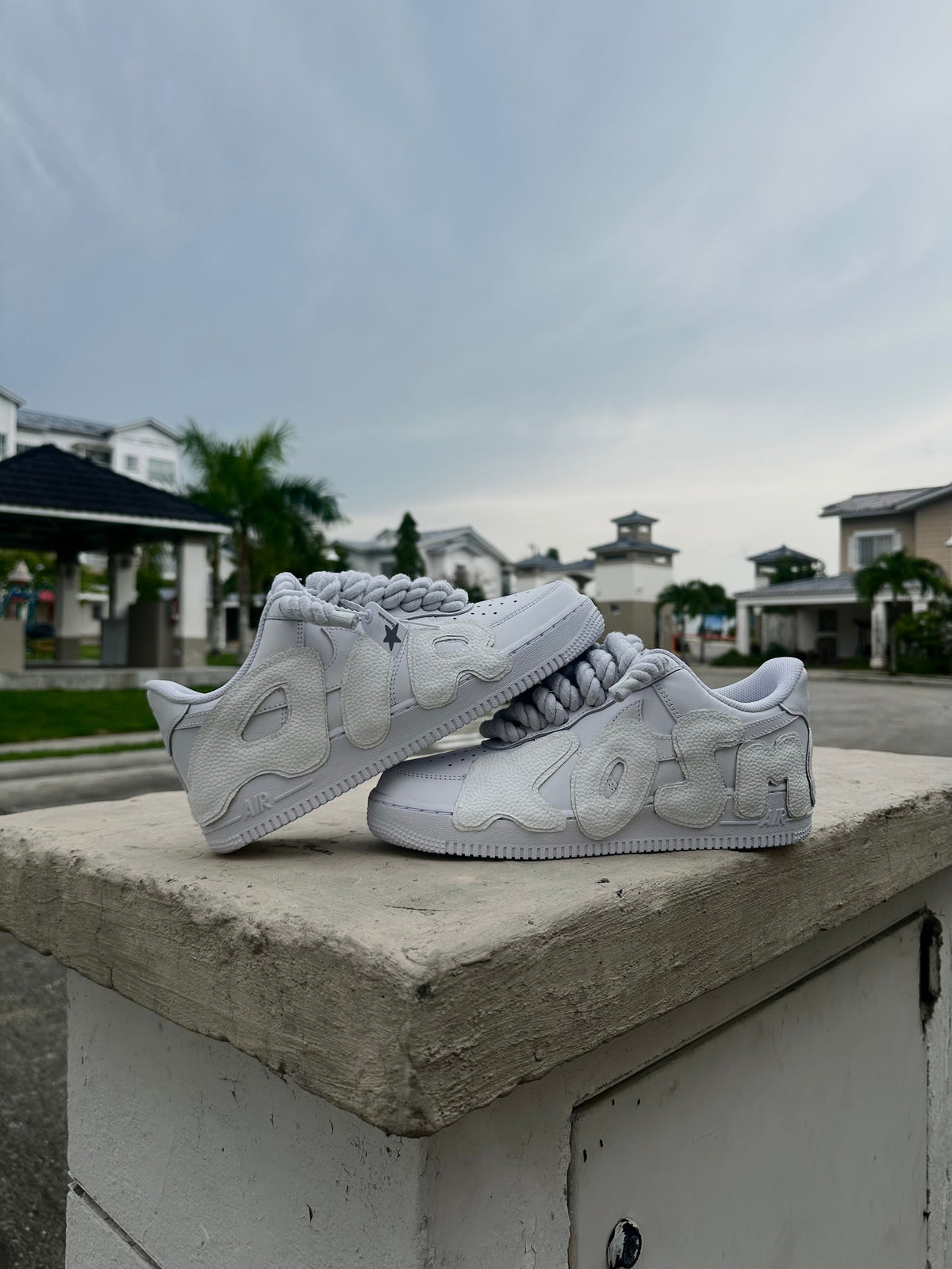 Custom Nike Air Force 1 s tlustými rope laces od Kosmo Studia