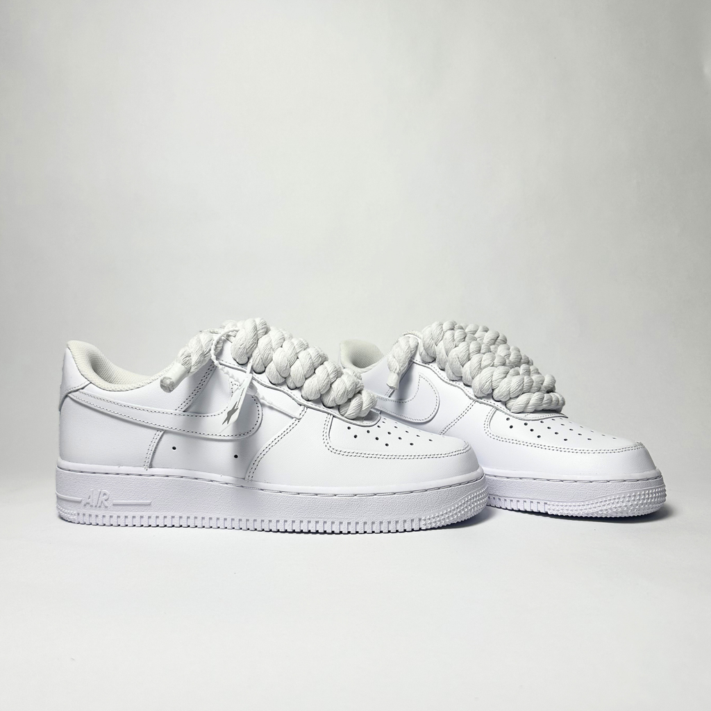 Nike Air Force 1 bílé Custom bílé tlusté rope laces – pohled zezadu