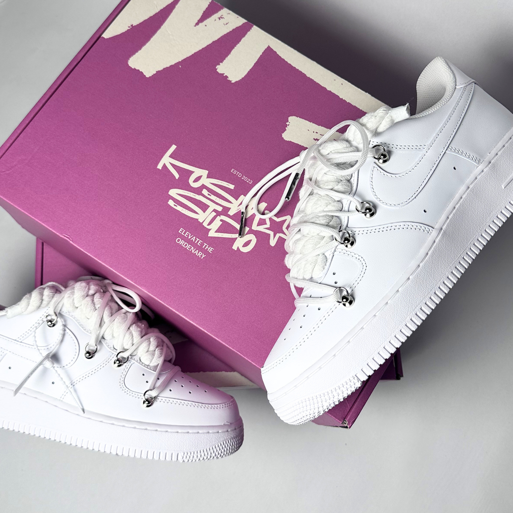 Nike Air Force 1 Custom bílé rope laces s bílými Over laces – detail šněrování