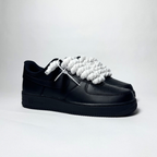 Nike Air Force 1 černé Custom bílé tlusté rope laces – pohled ze strany