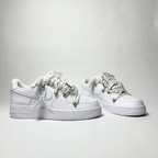 Nike Air Force 1 Custom bílé rope laces s bílými Over laces – pohled zezadu