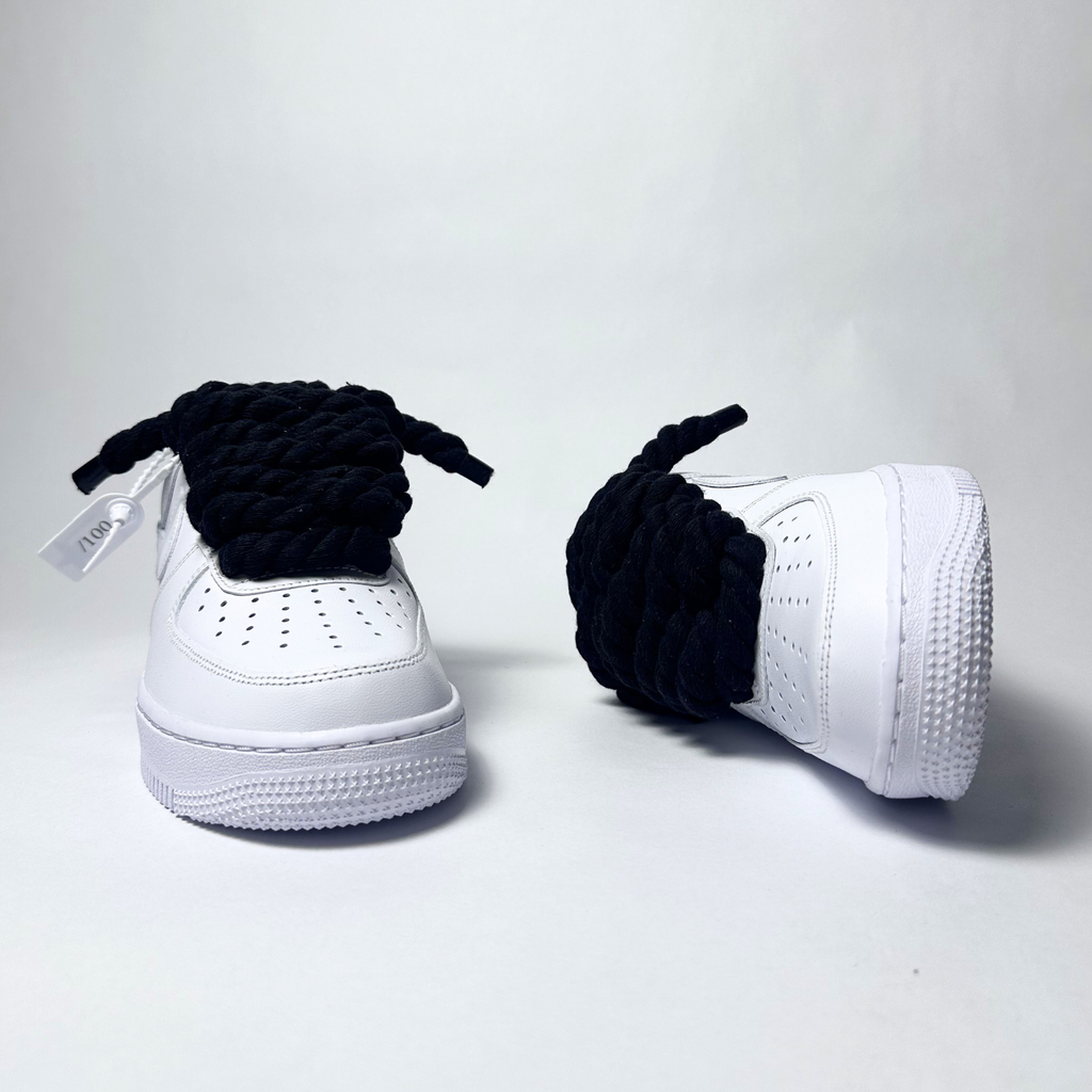 Nike Air Force 1 bílé Custom černé tlusté rope laces – pohled zepředu