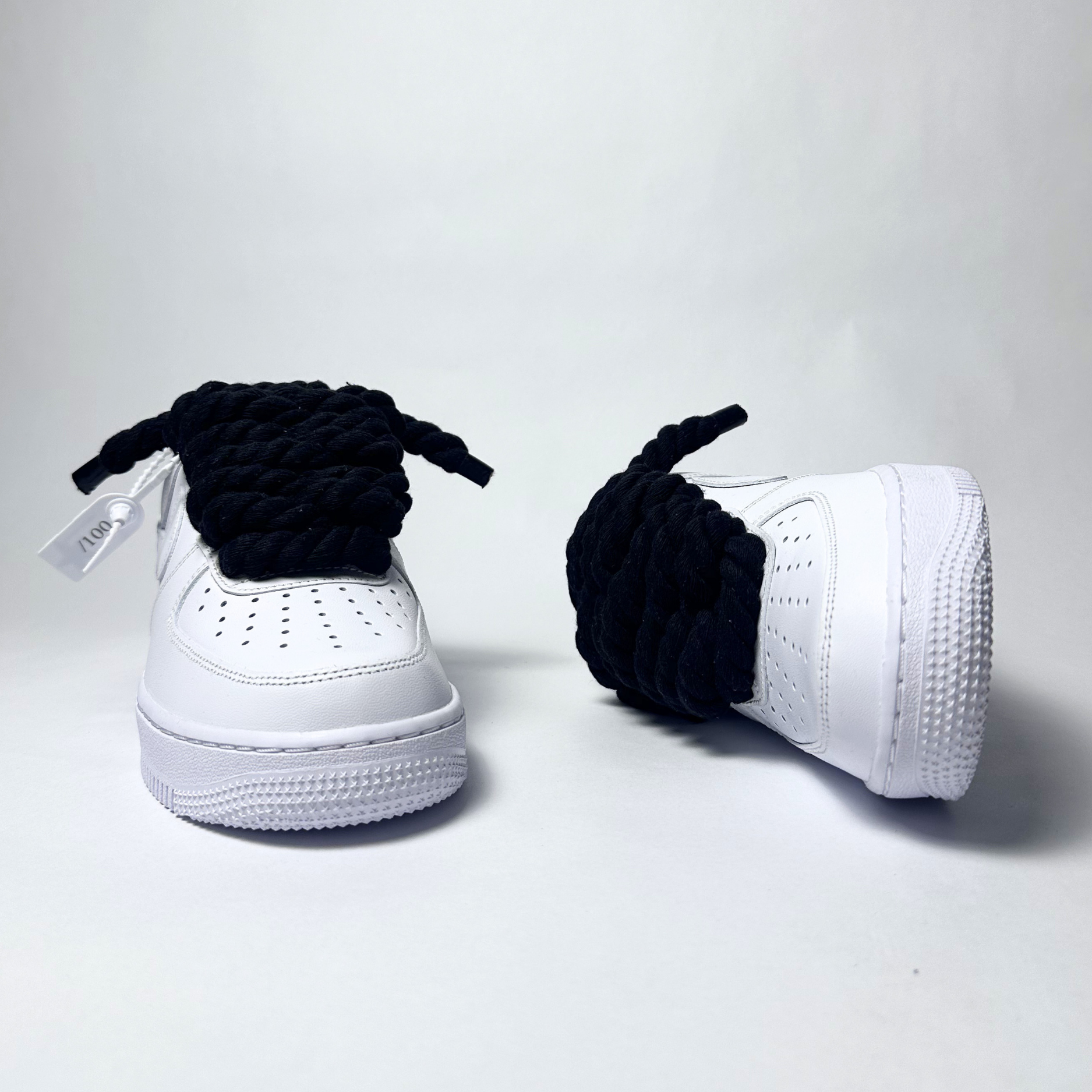 Nike Air Force 1 bílé Custom černé tlusté rope laces