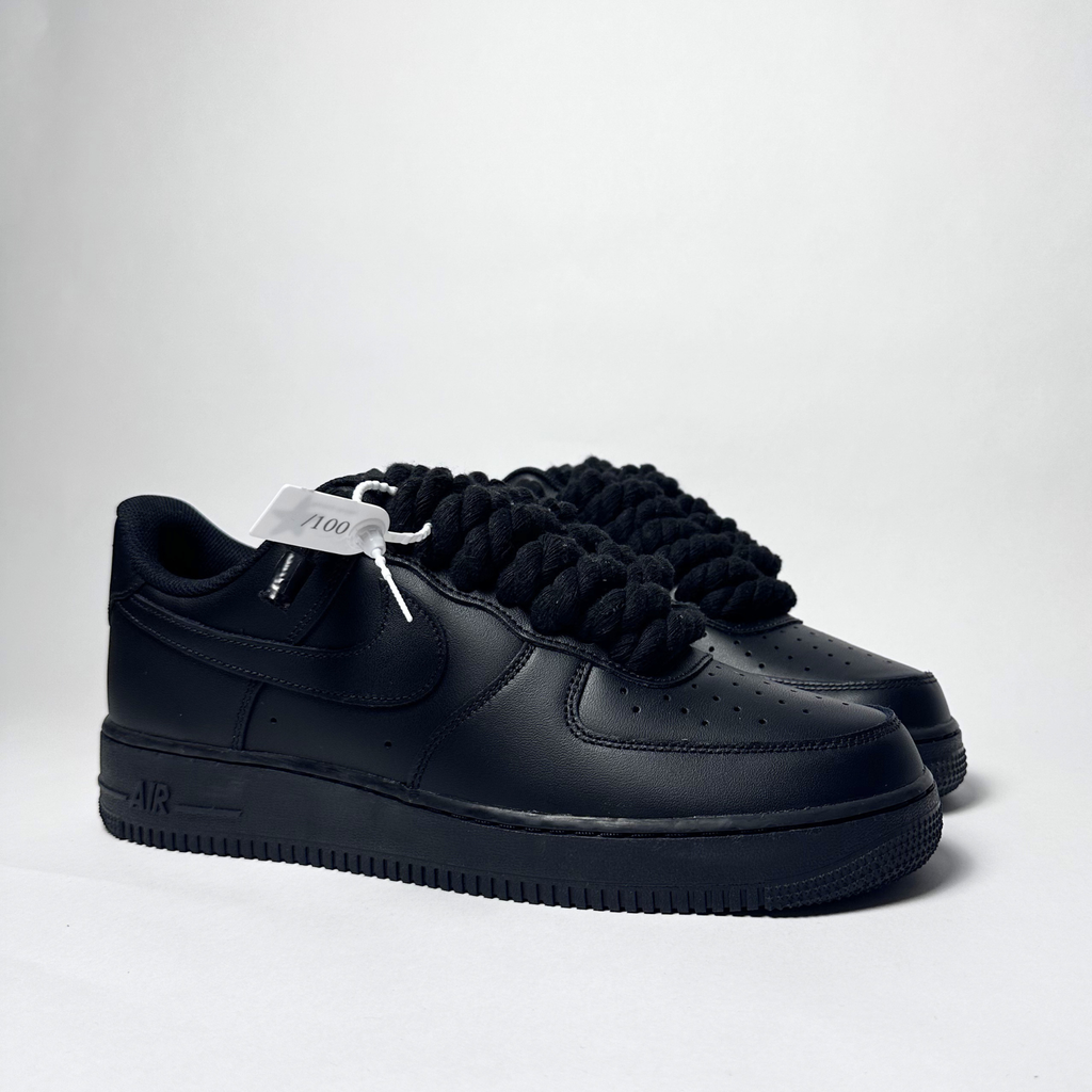 Nike Air Force 1 černé Custom černé tlusté rope laces – pohled ze strany