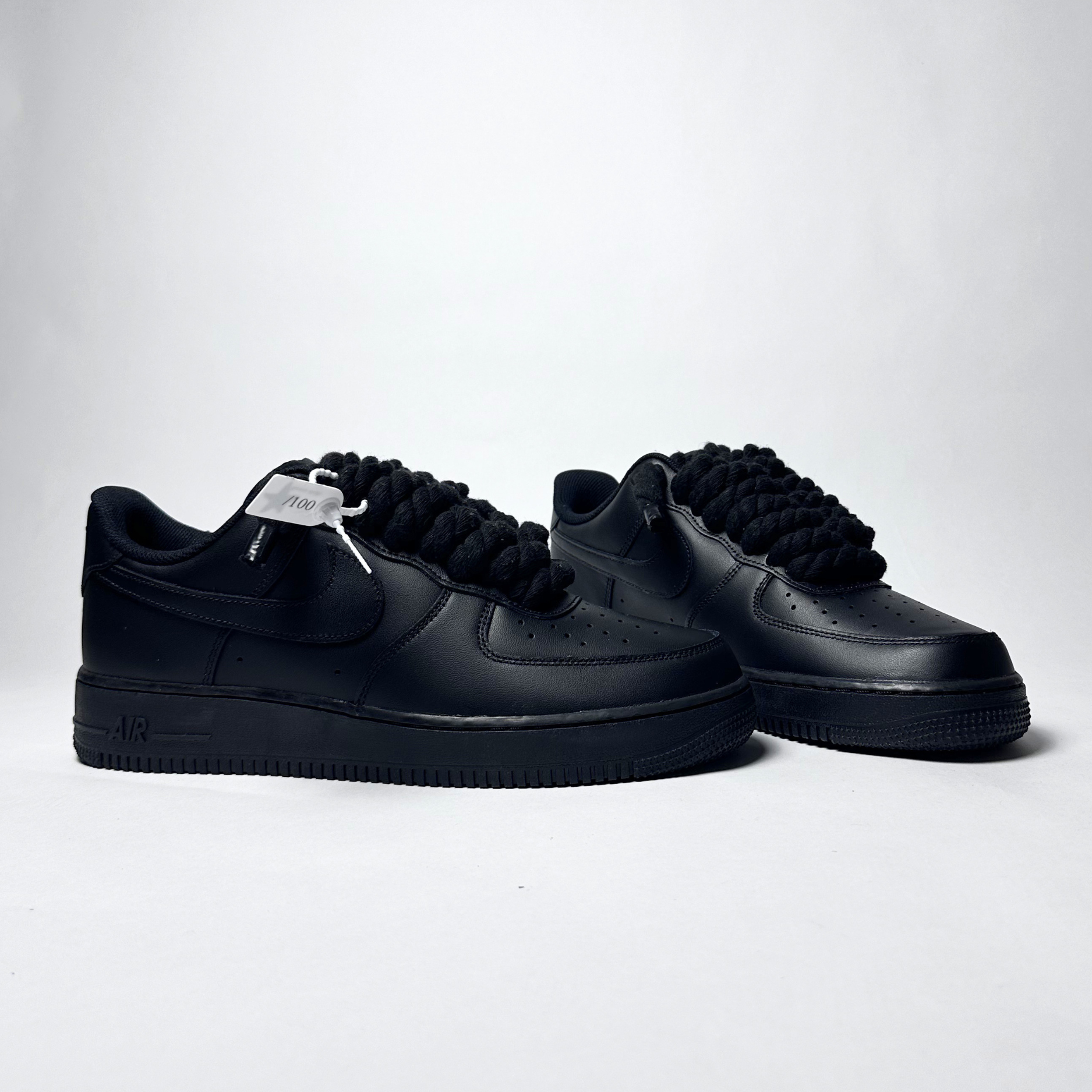 Nike Air Force 1 černé Custom černé tlusté rope laces – pohled zezadu