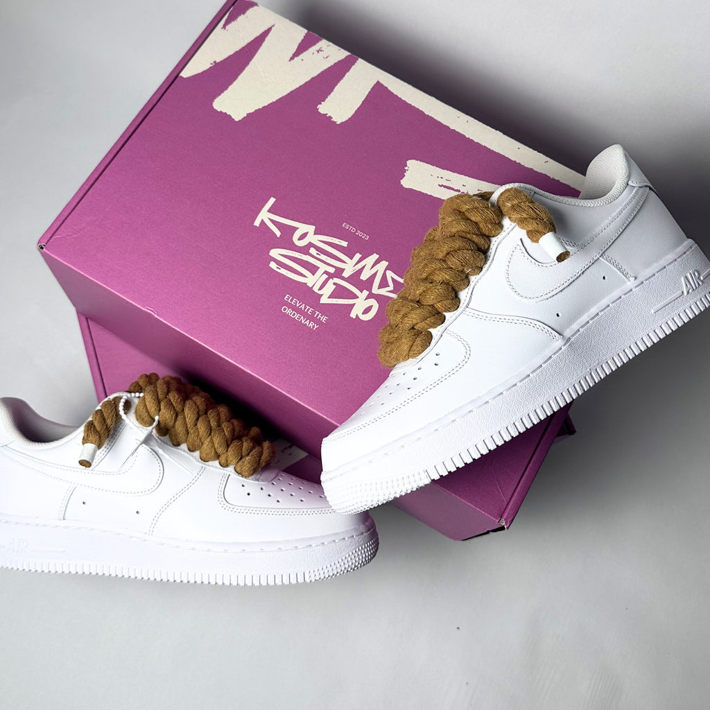 Nike Air Force 1 bílé Custom hnědé tlusté rope laces – detail šněrování