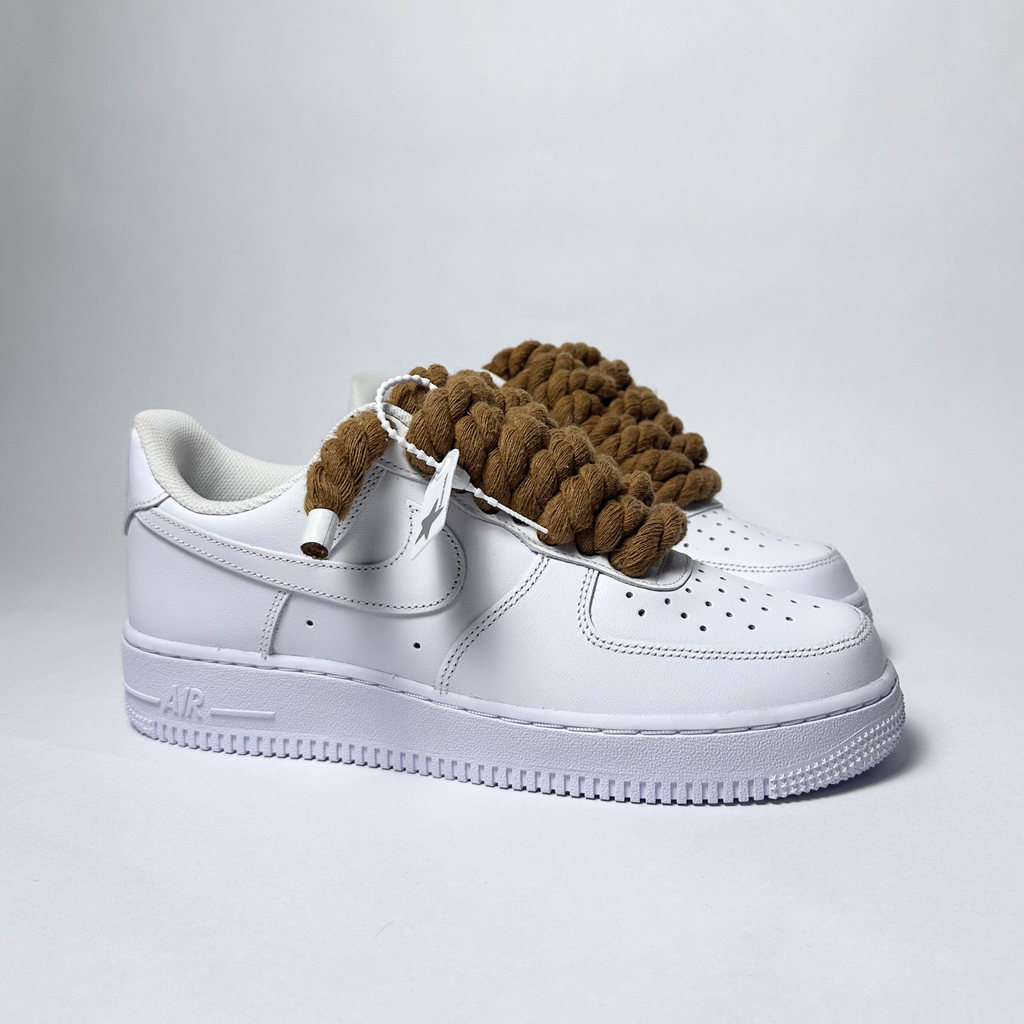 Nike Air Force 1 bílé Custom hnědé tlusté rope laces – pohled ze strany