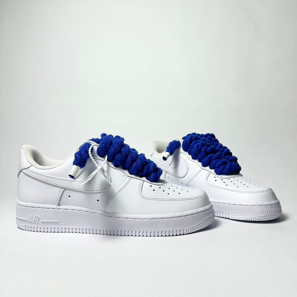 Nike Air Force 1 bílé Custom modré tlusté rope laces – pohled zezadu