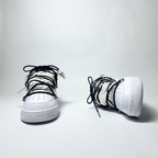 Nike Air Force 1 Custom bíle rope laces s tmavě modrými Over laces – pohled zepředu