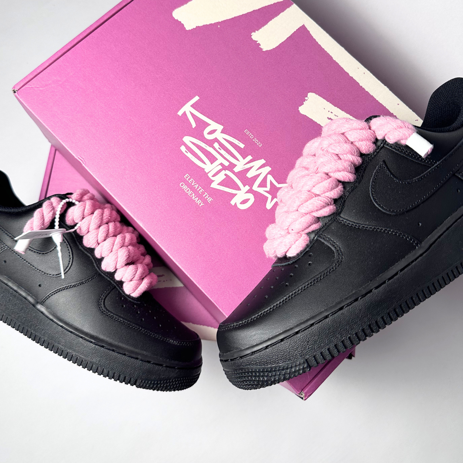 Nike Air Force 1 černé Custom růžové tlusté rope laces – detail šněrování